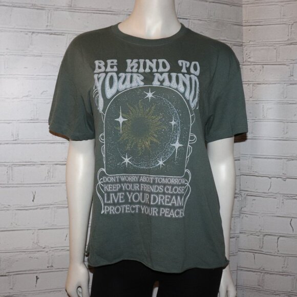 🌿 Green Graphic Tee w/ “Be Kind to Your Mind” Print – Awake L - Picture 1 of 5